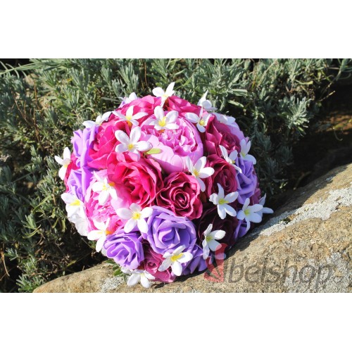 Svatební kytice v několika odstínech fialové